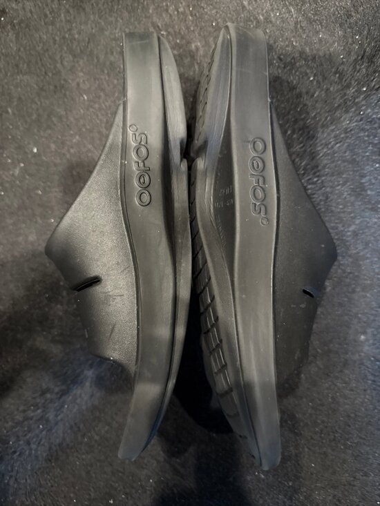 OOFOS Ooahh SPORTS Flex SLIDES / SANDALS in Black - UNISEX: Men’s 9, Wom 11 EUC